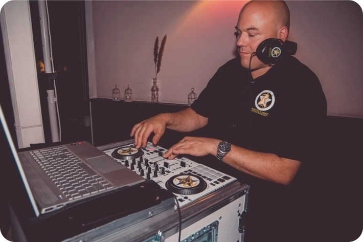 Brautpaar bekommt den perfekten DJ